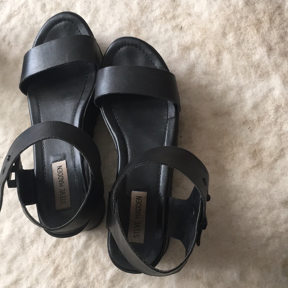 Popular Steve Madden platform sandal!